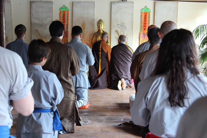 Zeremonielle Aufnahme von Shi Yan Jia als Schüler von Shi Xing Long.