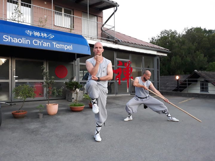 Zwei Kung Fu Schüler beim Training